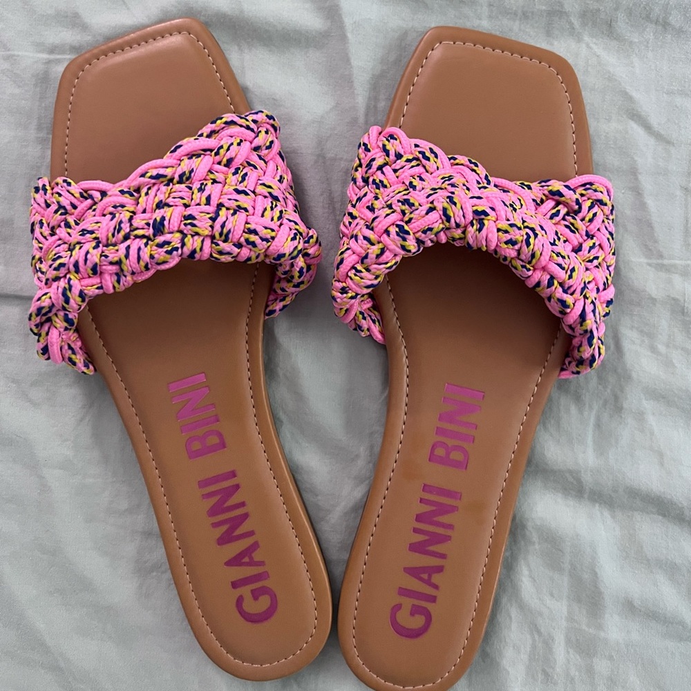Gianni Bini 10 new flip flops